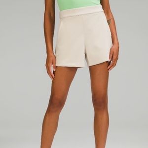 Lululemon Softstreme Shorts - White Opal